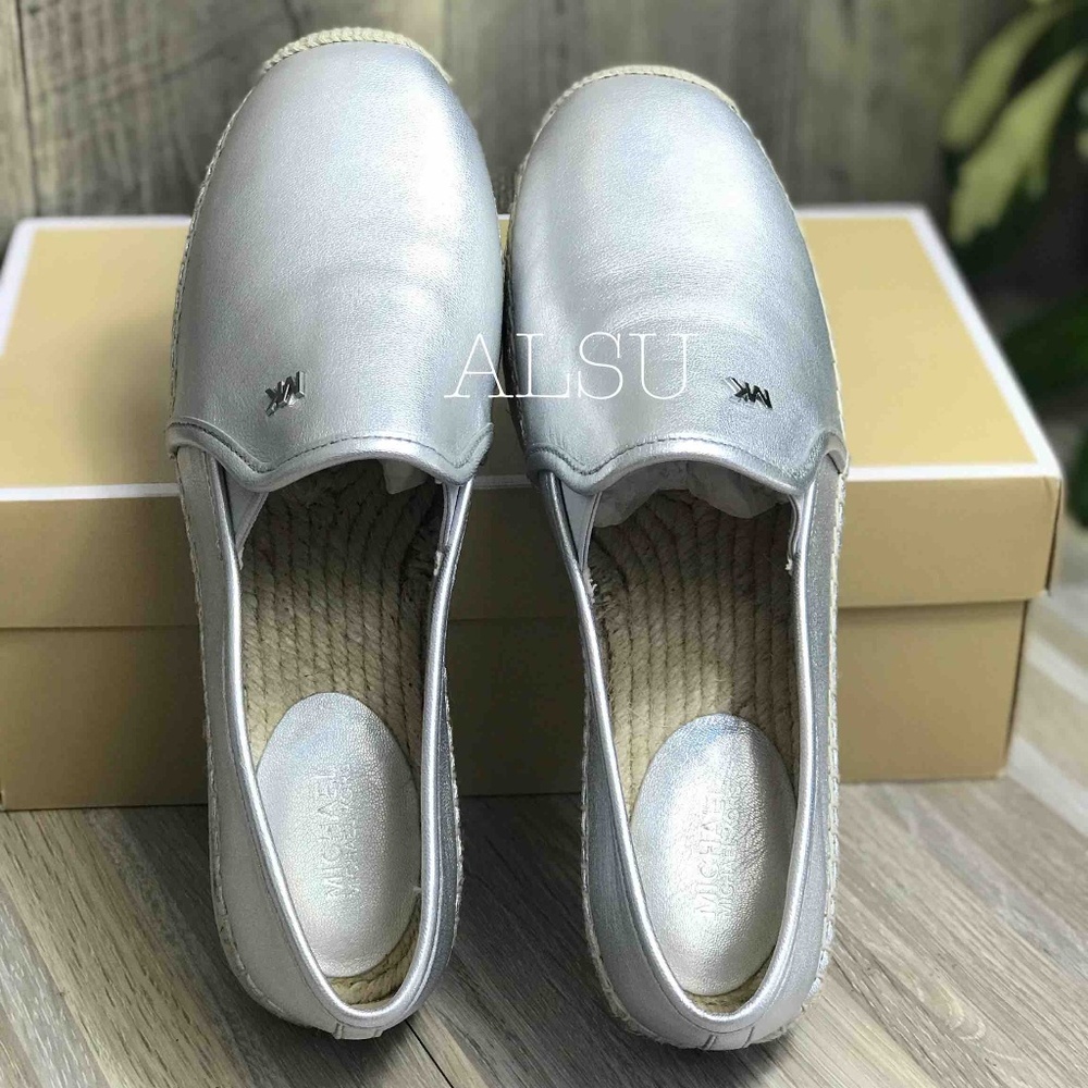 🌿 SALE 🌿 NWT Michael Kors Hastings Slip On Metallic Silver Size 7 40R8HTFP2M - Picture 13 of 16